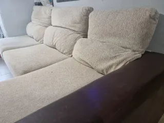 Sofá chaise longue beige y marrón