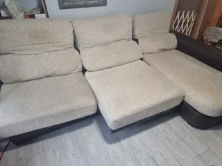 Sofá chaise longue beige y marrón