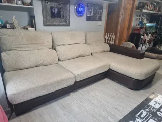 Sofá chaise longue beige y marrón