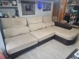 Sofá chaise longue beige y marrón