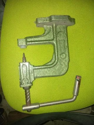 Remachadora para carpintería