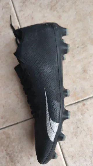 Botas de fútbol puma negras