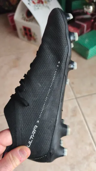 Botas de fútbol puma negras