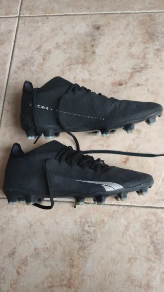 Botas de fútbol puma negras
