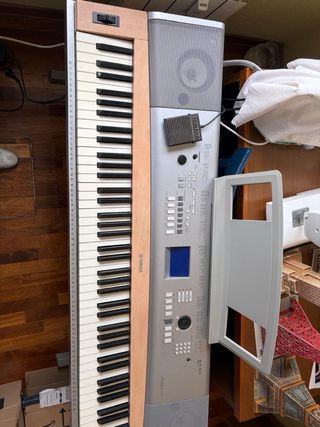 Piano Yamaha Portable Grand DGX-620