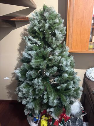 Árbol de Navidad verde y blanco