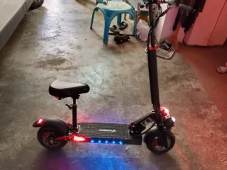 Patinete Eléctrico con Asiento y Luces