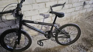 Bicicleta BMX negra