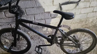 Bicicleta BMX negra