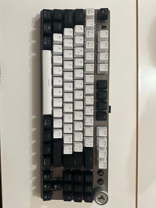 Teclado Gamer Mecánico MK208 Negro y Blanco.