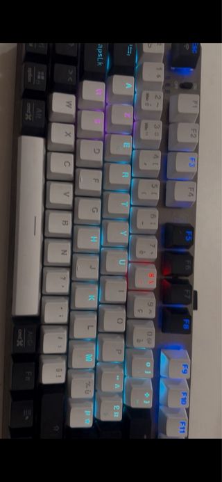 Teclado Gamer Mecánico MK208 Negro y Blanco.