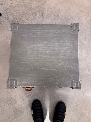 Caja metálica de almacenaje estilo contenedor