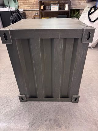 Caja metálica de almacenaje estilo contenedor