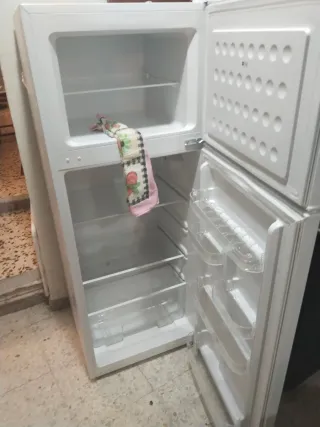 Nevera blanca con congelador