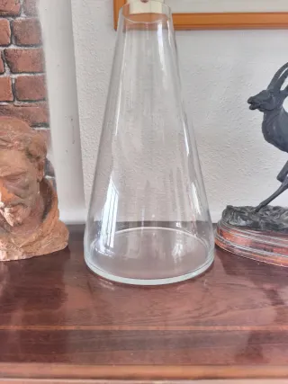 Jarrón de cristal transparente