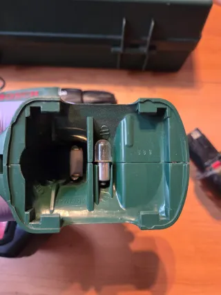 Taladro PSR12 VE-2 y linterna Bosch 12V