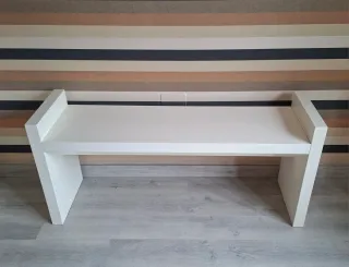 Banco pie dormitorio con colchoneta beige