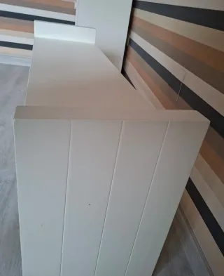 Banco pie dormitorio con colchoneta beige