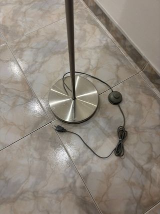 Lámpara de pie moderna metal y cristal