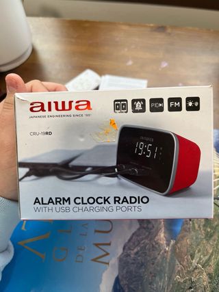 Despertador Aiwa Negro y Rojo