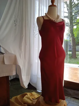 Abito rosso in seta