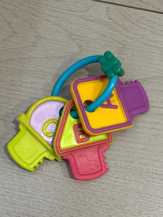 Juguetes variados de bebé