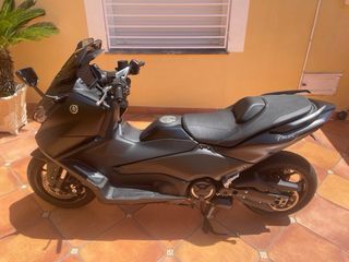 Yamaha T-max 560