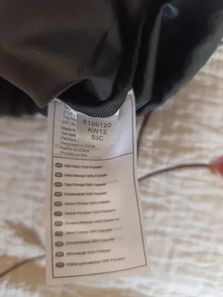 Mochila saco Asics negra y azul