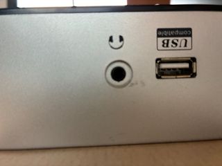 Barra de Sonido Thomson Negra y Plateada 72x11Cm