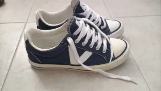 Zapatillas deportivas azul y blanco