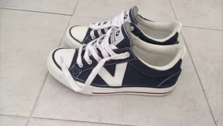 Zapatillas deportivas azul y blanco