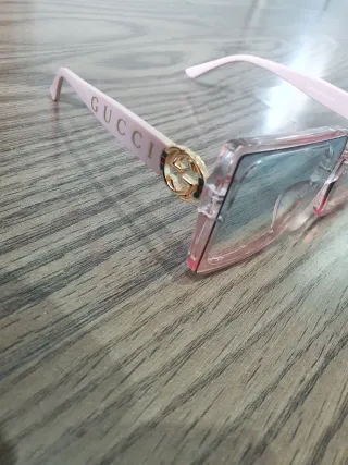 Gafas de sol Gucci rosas y doradas