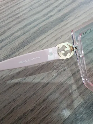 Gafas de sol Gucci rosas y doradas