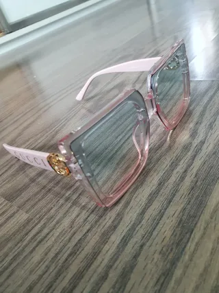 Gafas de sol Gucci rosas y doradas