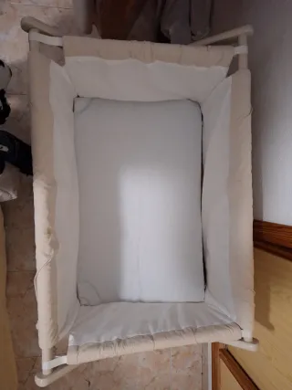 Minicuna beige acolchada