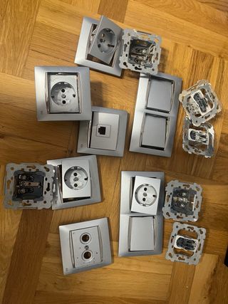 Mecanismos y tapas BJC plateados