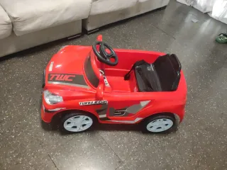 Coche de batería rojo  con mando