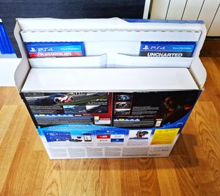 Ps4 SLIM 1Tb + CAJA + MANDO + 4 JUEGOS + CARGADOR