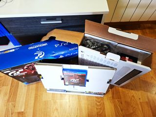 Ps4 SLIM 1Tb + CAJA + MANDO + 4 JUEGOS + CARGADOR