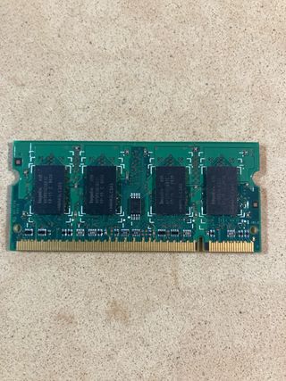 2 modulos RAM SO-DIMM 1 GB cada uno
