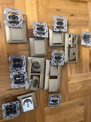 Interruptores y mecanismos BJC dorados