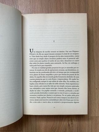 El tiempo entre costuras