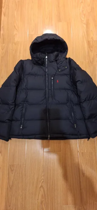 Chaquetón con capucha, de plumón a estrenar.