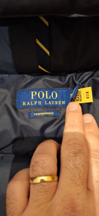 Chaquetón con capucha, de plumón a estrenar.