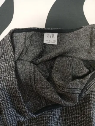 Buzo de Zara gris y negro de niña