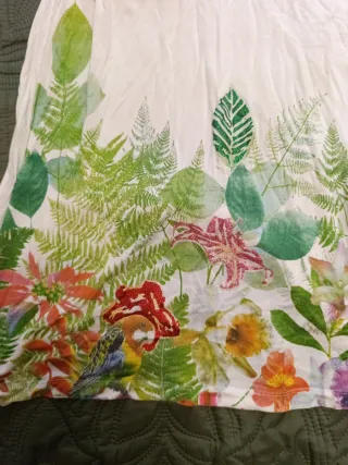 Camiseta Desigual sin hombros floral