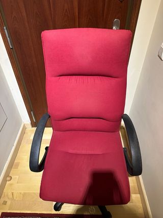 Silla de estudio roja y negra