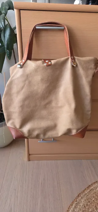Borsa capiente con tracolla beige e oro