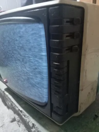 Televisión antigua Philips portátil