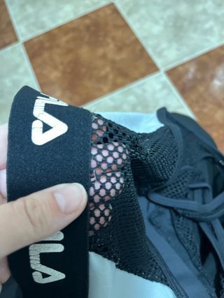 Top deportivo Fila negro y gris